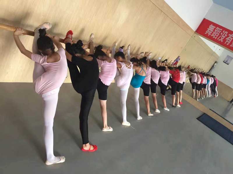 小場地舞蹈地板安裝該選擇哪種膠帶?